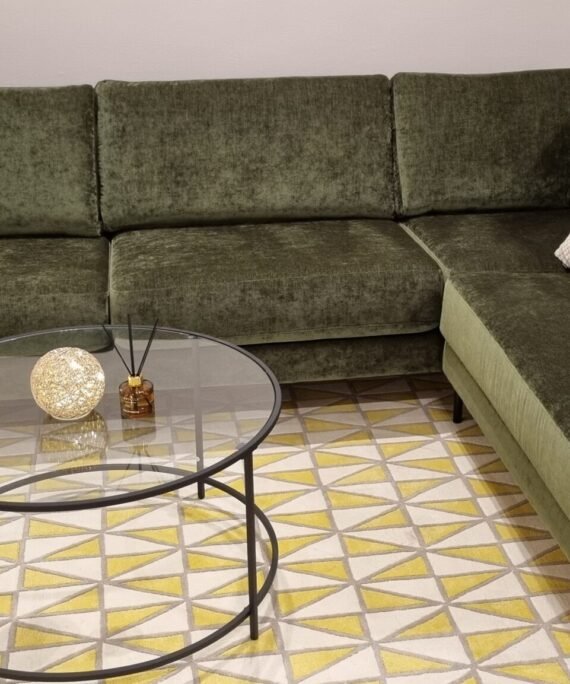 STŪRA DĪVĀNS COMO