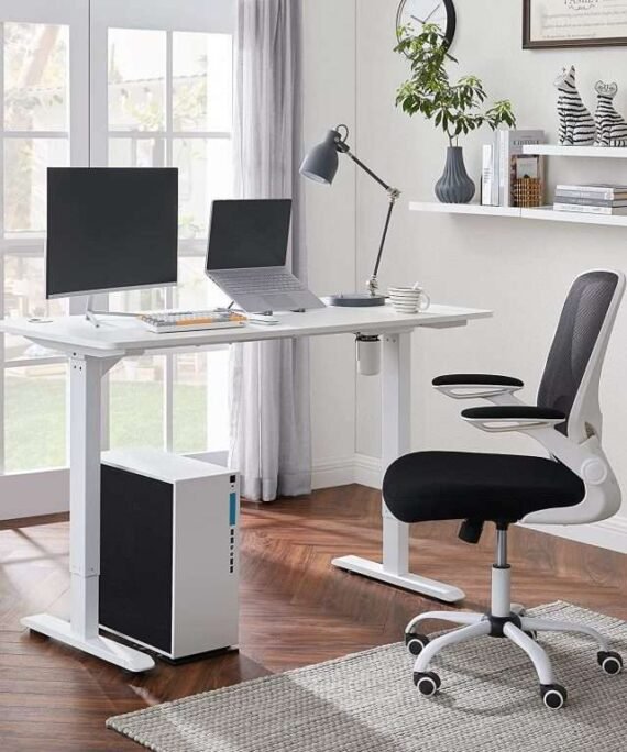 Elektriskais datorgalds un krēslu